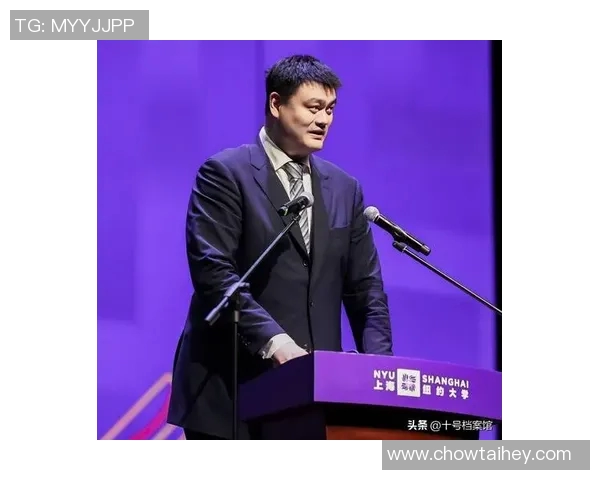 姚明抽签时的神情变化揭示了他对未来的期待与压力 姚明抽签时的神情变化揭示了他对未来的期待与压力