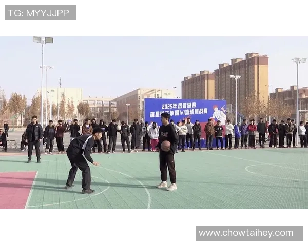 足球巨星挑战篮球罚篮赛场展现运动魅力与技巧的精彩对决 足球巨星挑战篮球罚篮赛场展现运动魅力与技巧的精彩对决